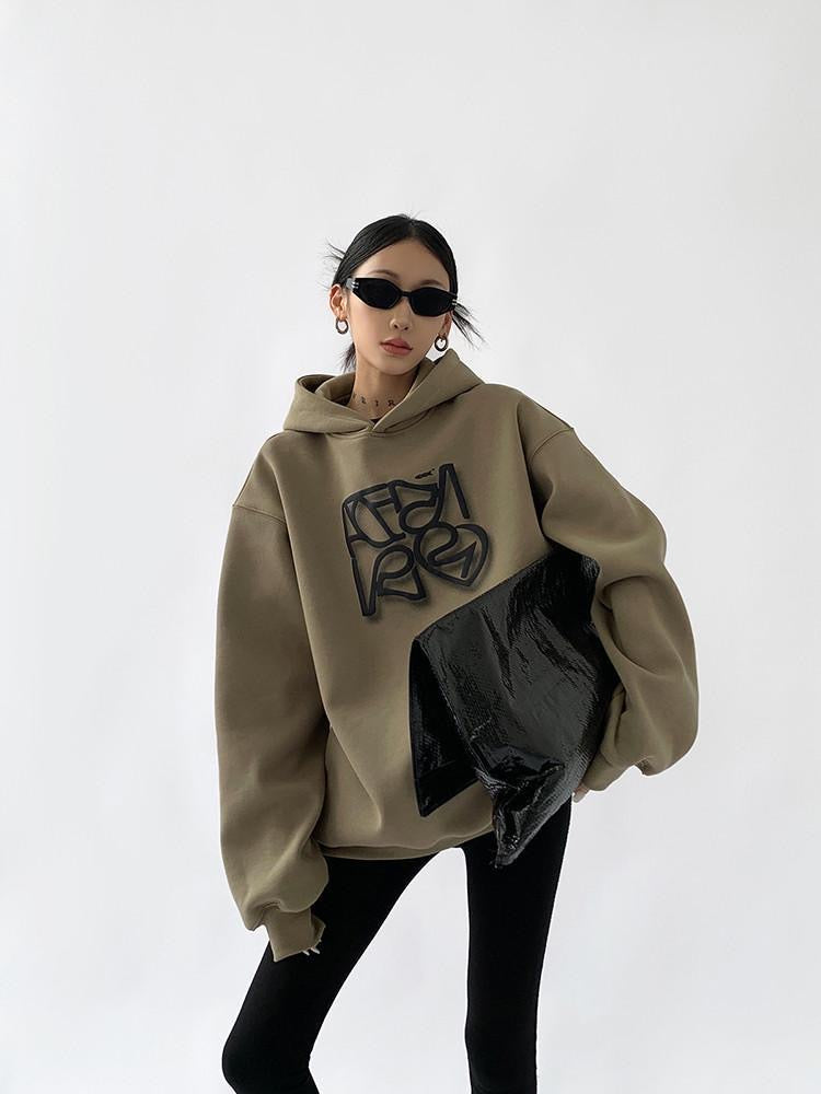 The Rise of Minimalist Oversized Fashion: Embracing Street Style Elegance